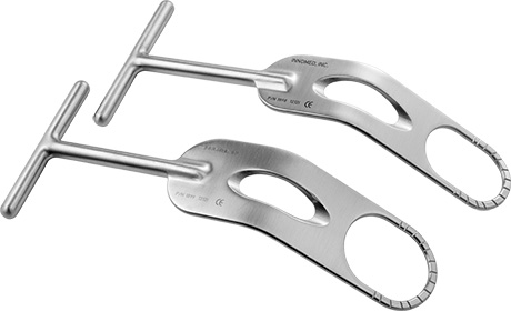 Modified Fukuda-type Retractor with Reamer Slot