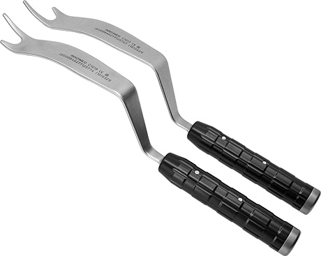 Offset Medial Acetabular Retractors